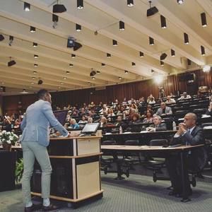 Meet your Posher, Fatima